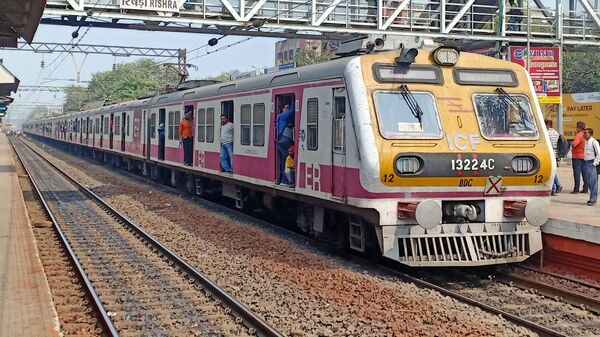 Local train eastern railways 1749655444085 1749655463122.jpg
