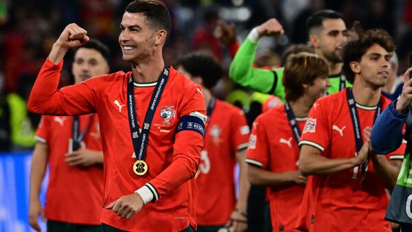 Topshot fbl eur nations por esp trophy 5 1749456718167 1749459153421.jpg
